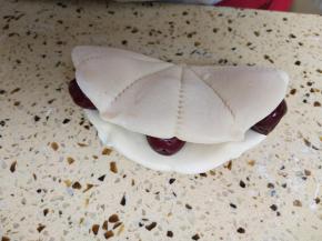 掀开加入三颗红枣再盖上即可