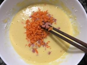 切好火腿和胡萝卜