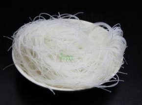 粉丝泡软，捞出沥干水；