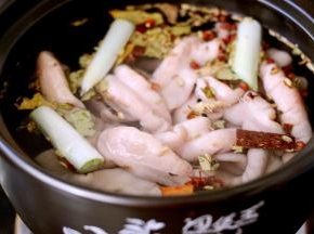全部食材放入以后、加入适量盐