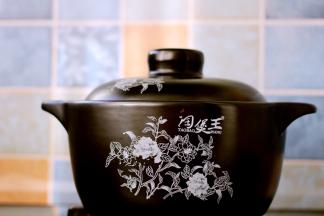 盖上锅盖继续小火炖煮1个小时左右