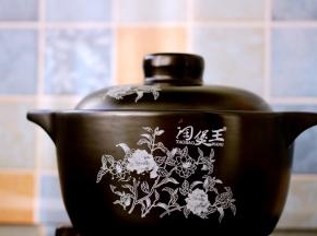 盖上锅盖继续小火炖煮1个小时左右