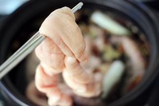 放入洗净的猪大肠