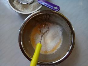 筛入低粉、加泡打粉。