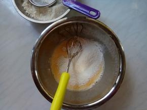 筛入低粉、加泡打粉。