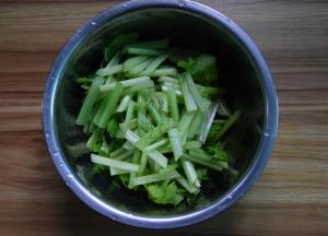 芹菜切段