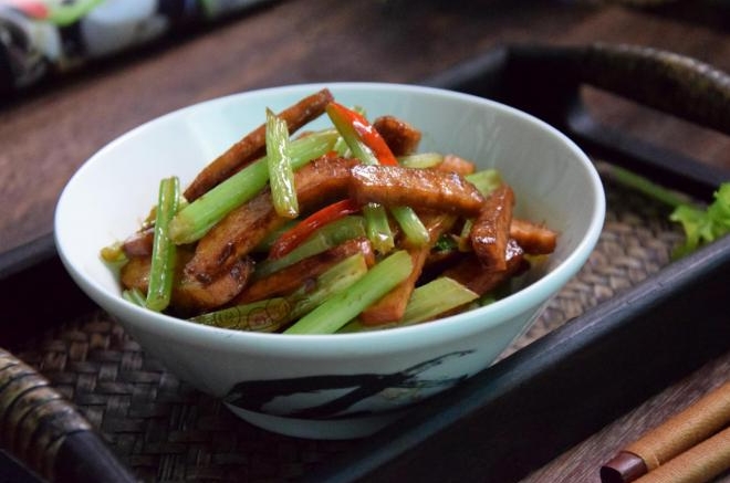 芹菜炒香干