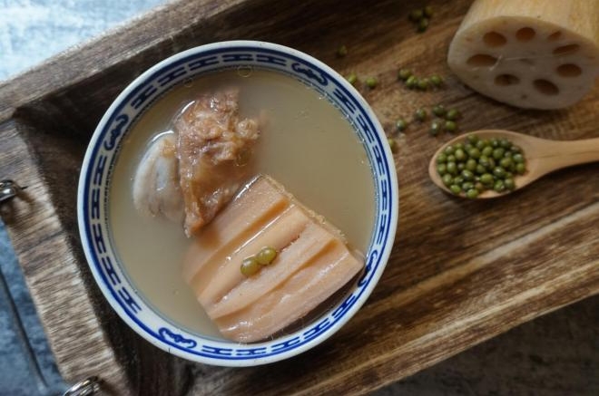 莲藕绿豆煲猪骨汤