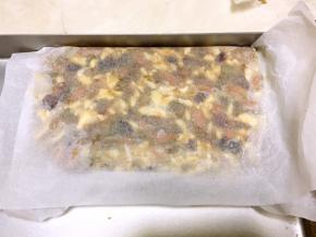 趁热整理好形状，用擀面杖将表面压平正