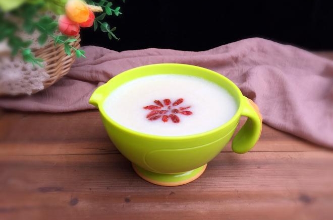 秋冬滋补养颜山药百合羹