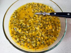 搅匀，适当静置，或搅匀也可直接入锅。