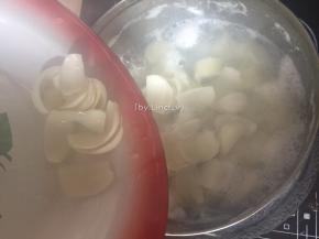 山药煮开后加入百合