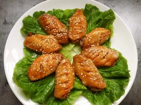 撒上白芝麻装饰。