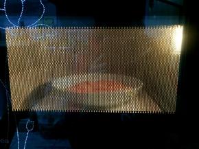 放入微波炉300度火烤18分钟即可。