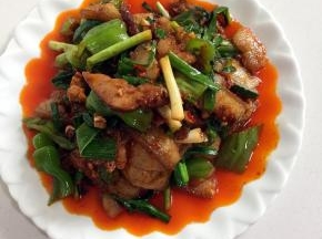 一盘鲜香美味的家常回锅肉就做好啦！再搭配一碗米饭真的是太好吃啦！