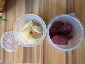 分别将紫薯、山药放入蒸笼中