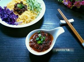 诱人的炸酱登场了。