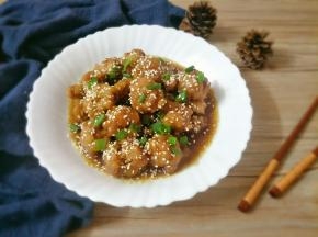 撒上葱花、芝麻装饰即可
