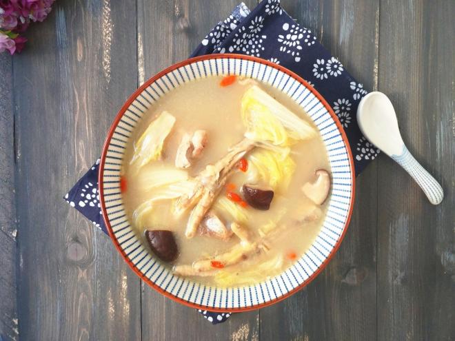 香菇菜心凤爪汤