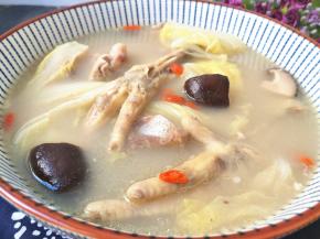 用大碗盛出，开始享用美味吧。