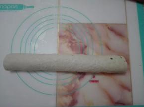 卷成卷，一定要卷紧一点。