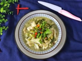 出锅前撒上香菜。