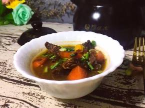 煮至牛肉熟透，萝卜用筷子能穿透即可