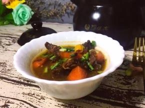 煮至牛肉熟透，萝卜用筷子能穿透即可