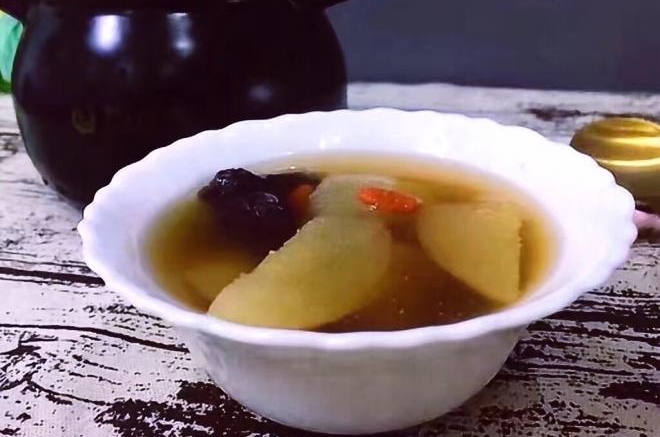 冰糖红枣雪梨汤