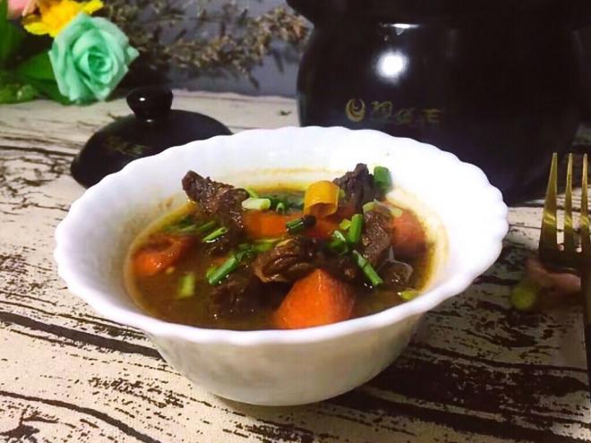 胡萝卜焖牛肉