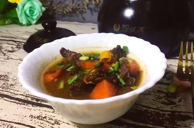 胡萝卜焖牛肉