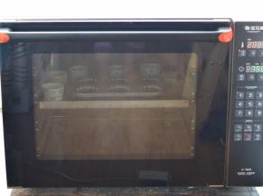 放入烤箱，200度，烤7分钟左右即可。如果是普通烤箱，就是220度，8分钟。