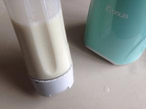 用料理机搅拌十来秒