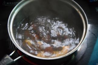 栗子煮两三分钟