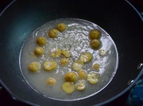 加入栗子煮10分钟