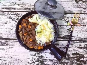 盖上锅盖焖煮5分钟关火焖5分钟