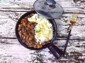 盖上锅盖焖煮5分钟关火焖5分钟