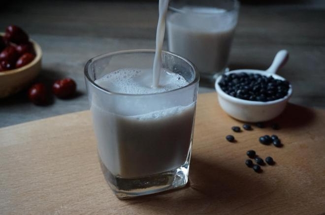 黑豆红枣豆浆
