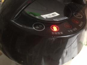 启动豆浆机的五谷豆浆功能，时间20分钟左右