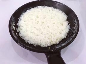 焖煮10分钟左右米饭成型