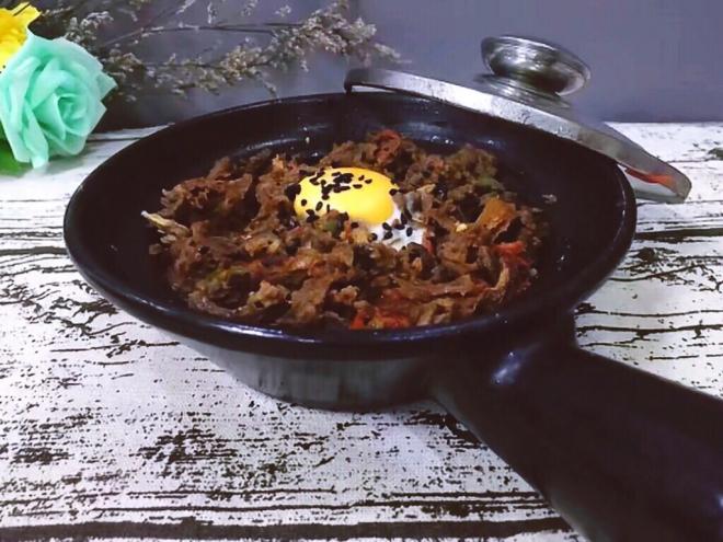 辣椒牛肉丝煲仔饭