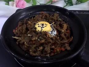 开盖撒上芝麻即可