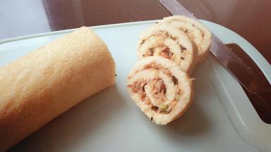 倒扣揭油纸 再翻正面 温热就可以卷毛巾卷了 定型 分切