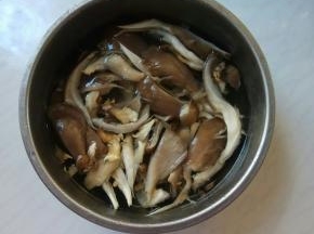 泡清水洗净。