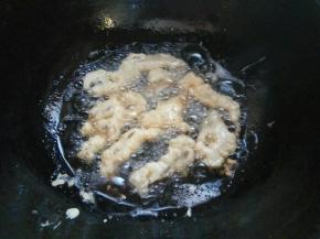 蘑菇变白，定型即捞出。