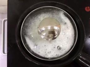 大火煮开后转小火慢煮