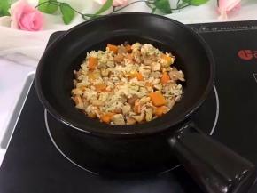 大米洗净提前浸泡半小时