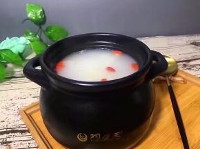 浓郁银耳百合粥就好了