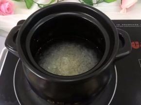 大米洗净后提前泡一小时