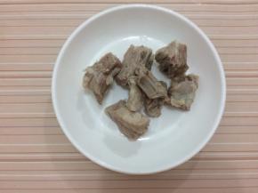 捞出沥干水分备用